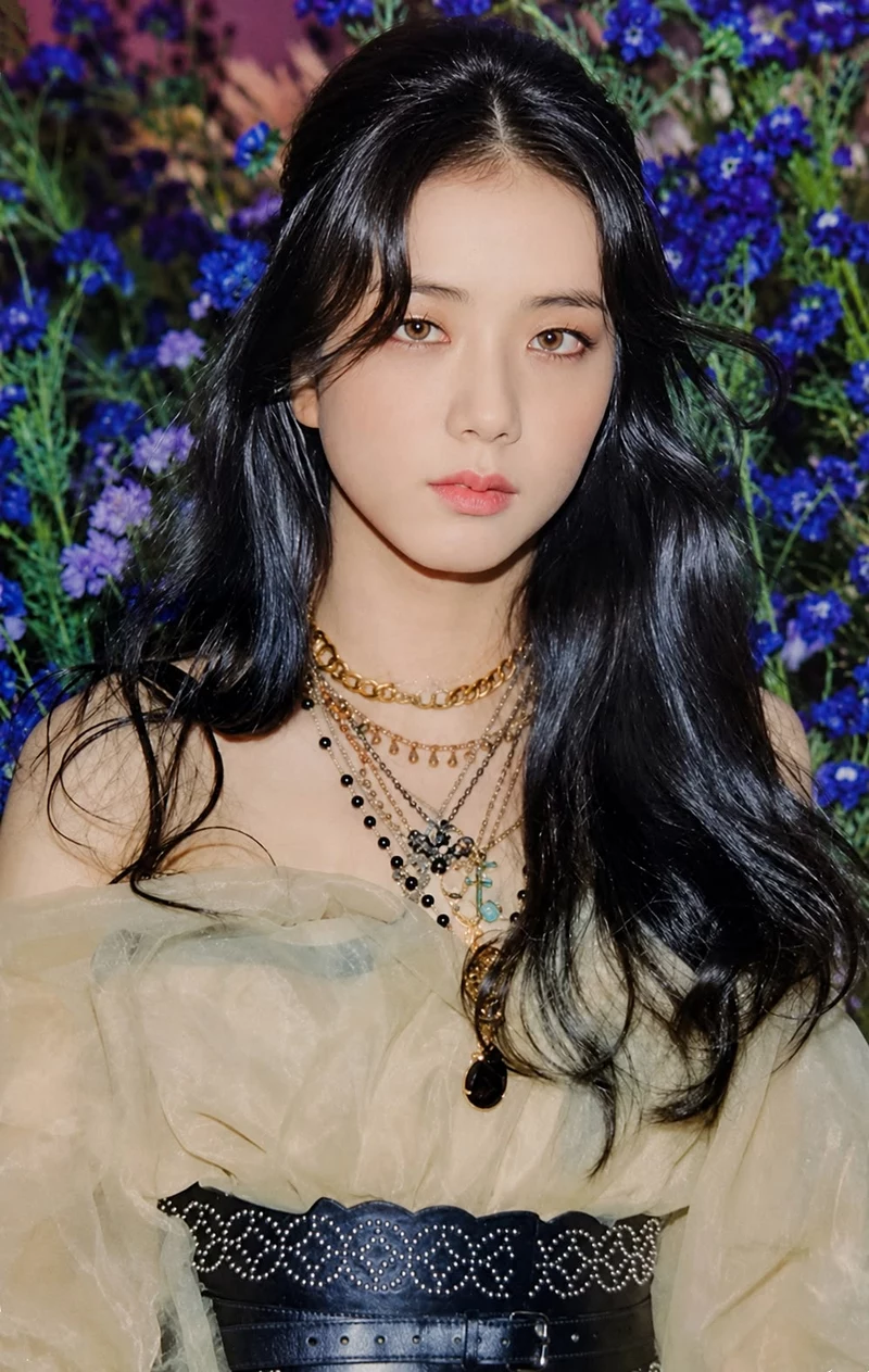 Ảnh Jisoo Với Outfit Trẻ Trung Và Đầy Thời Trang