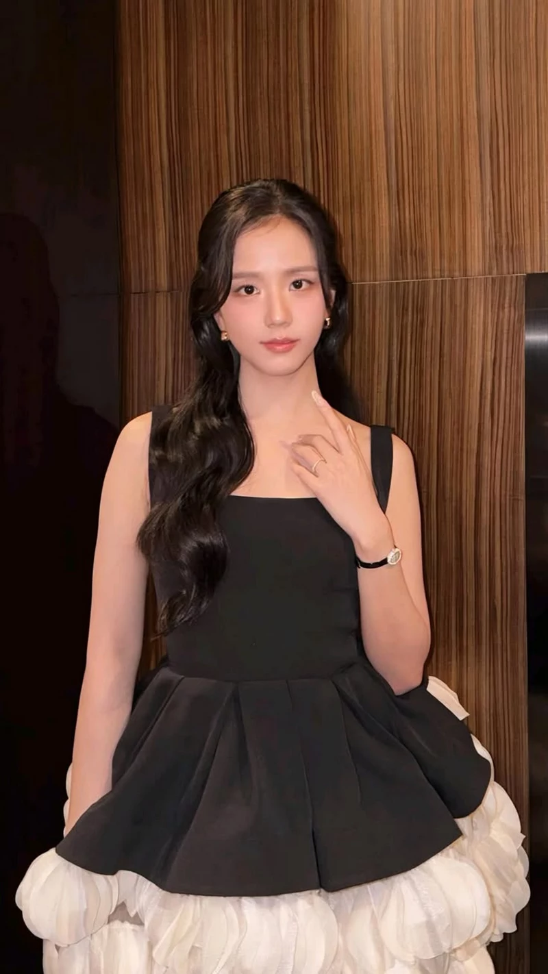 Ảnh Jisoo Với Thần Thái Tự Tin Và Tràn Đầy Năng Lượng