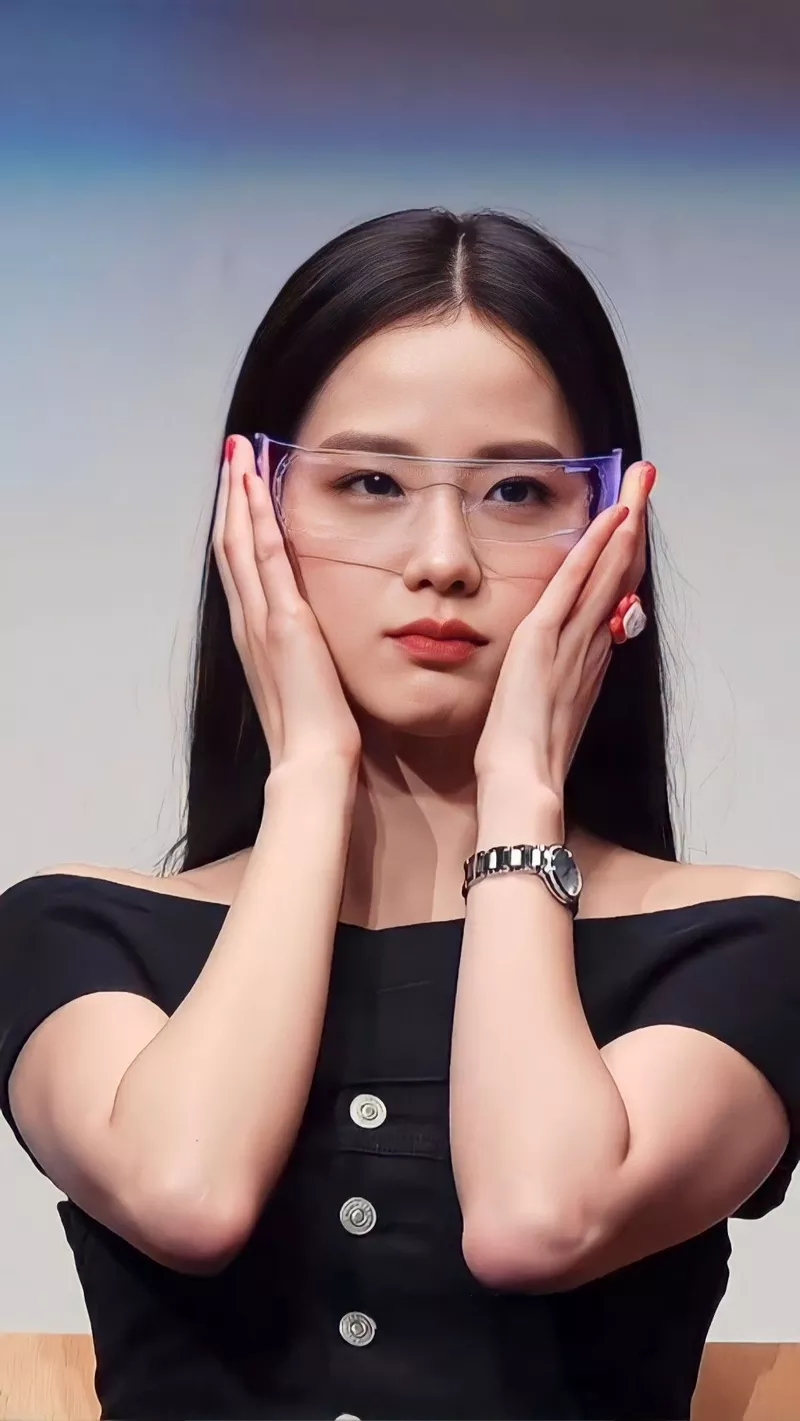 Ảnh Jisoo Với Vẻ Đẹp Tươi Tắn Và Tràn Đầy Sức Sống
