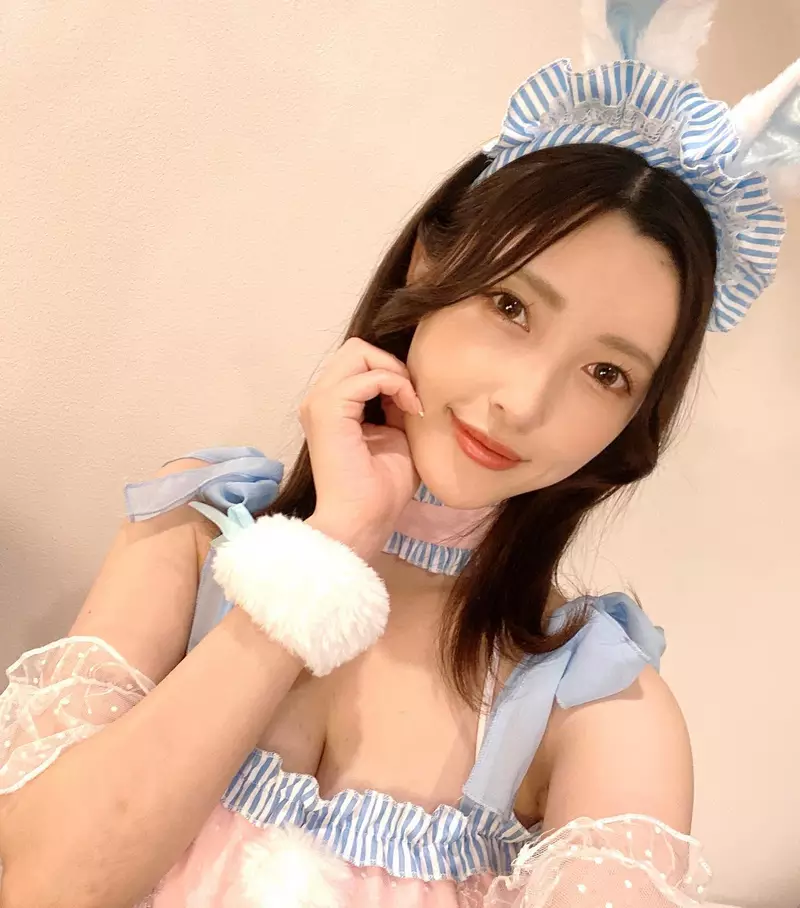 Ảnh Kana Morisawa Trong Ánh Hoàng Hôn Ảnh Kana Morisawa Trong Ánh Hoàng Hôn