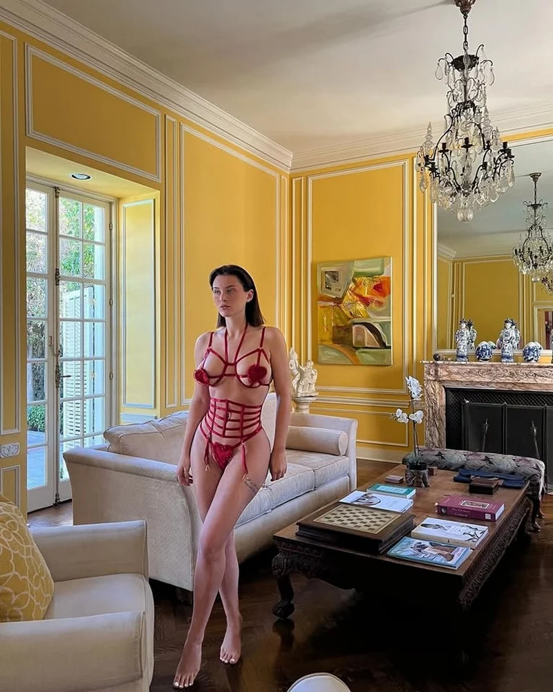 Ảnh Lana Rhoades Trong Ánh Sáng Lung Linh Đầy Nghệ Thuật