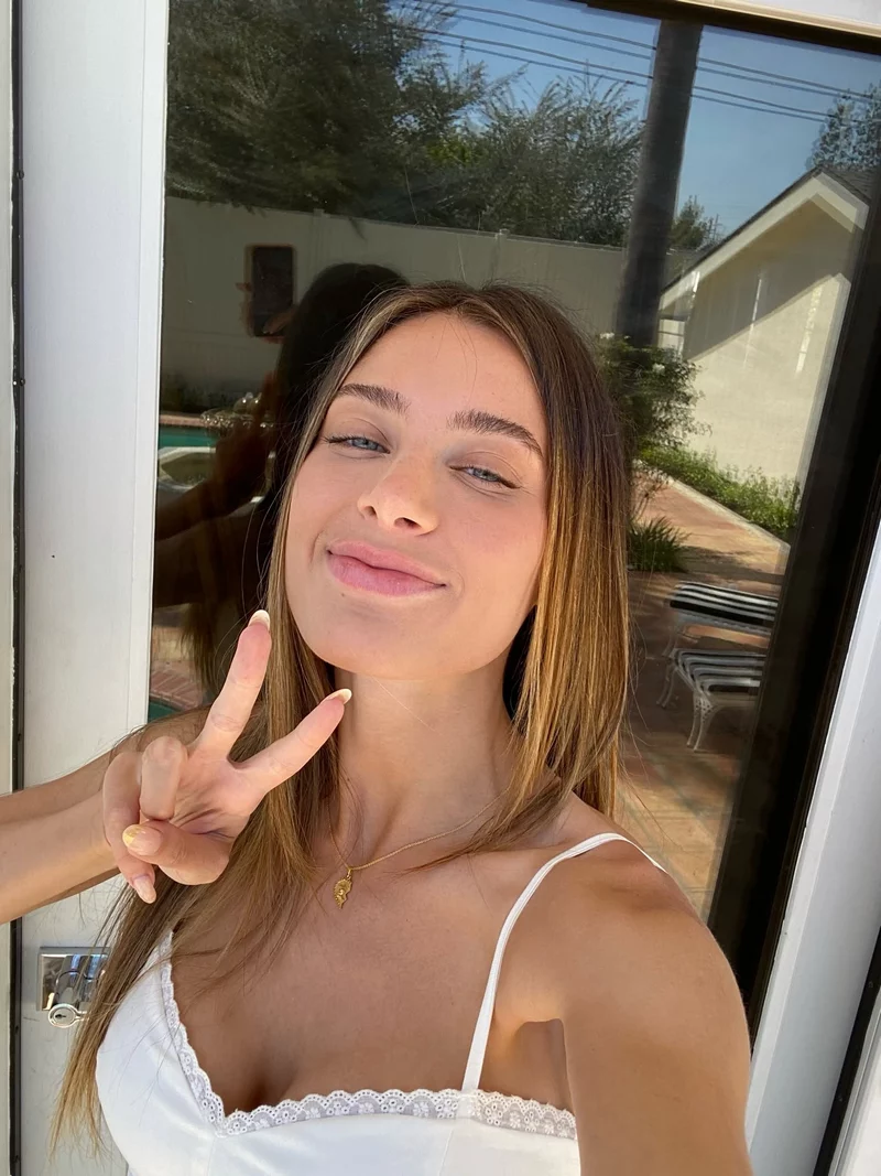 Ảnh Lana Rhoades Với Nét Đẹp Tươi Tắn Và Tự Nhiên