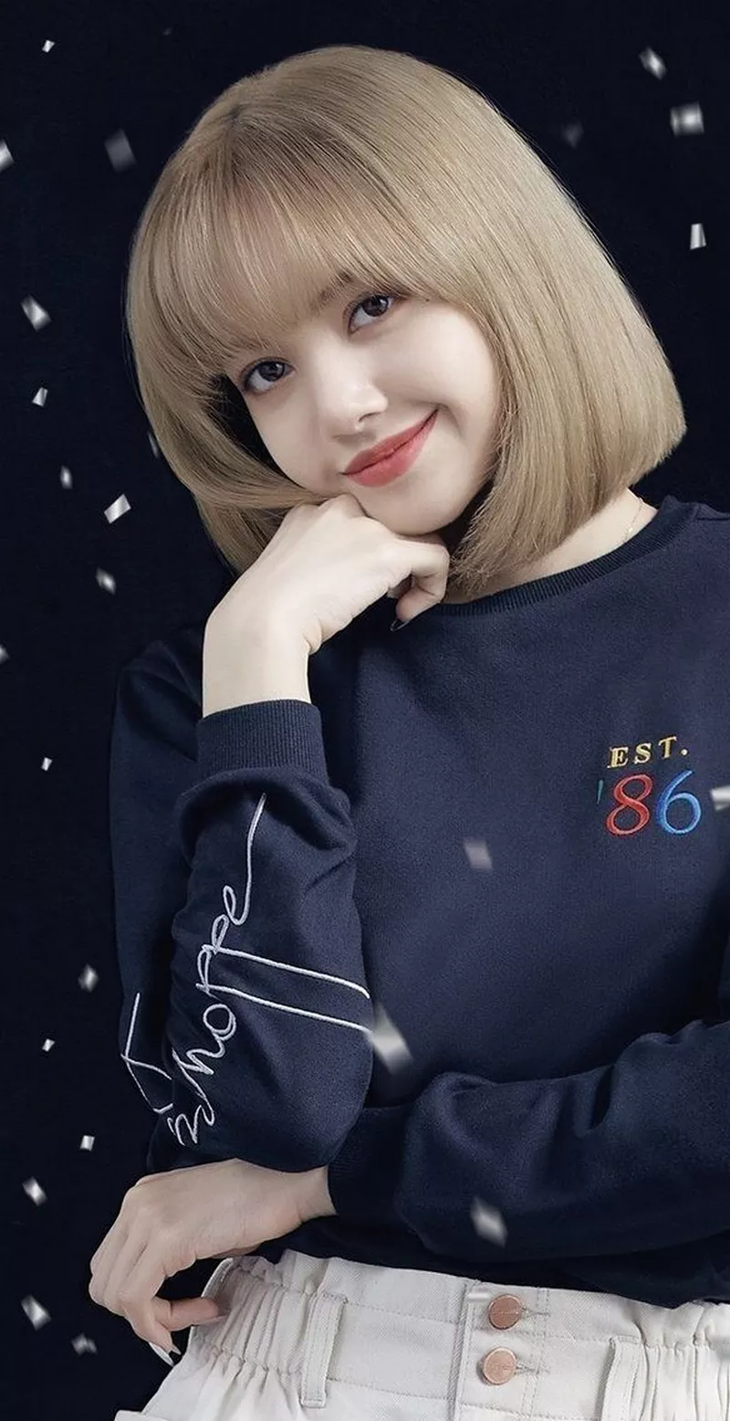 Ảnh Lisa Trong Bộ Váy Đẹp Và Nữ Tính