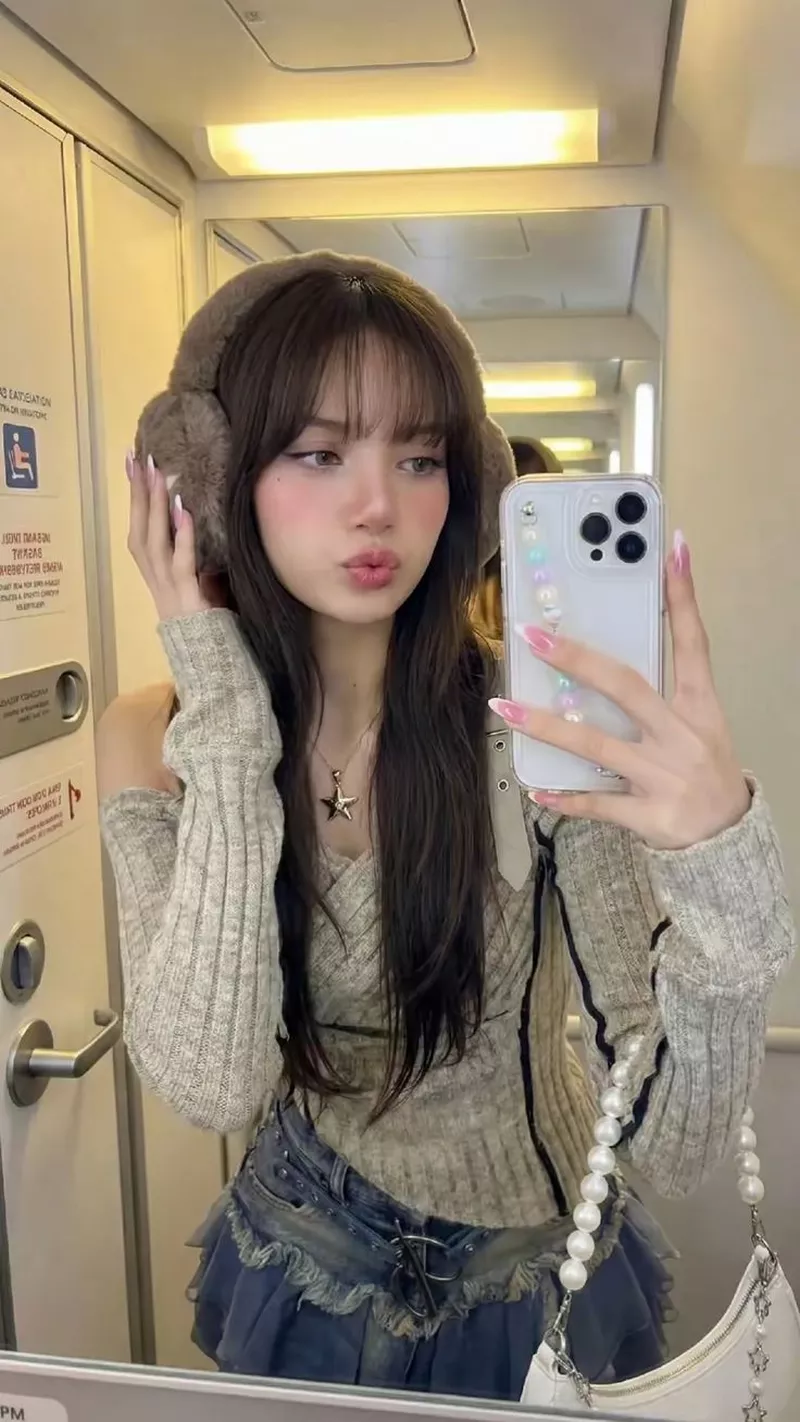 Ảnh Lisa Trong Trang Phục Cá Tính Và Nổi Bật