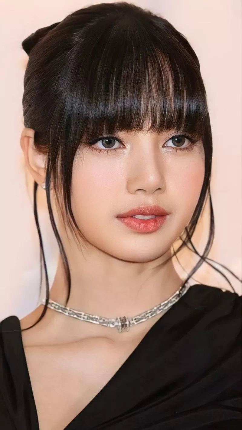 Ảnh Lisa Với Góc Chụp Cận Mặt Đầy Ấn Tượng