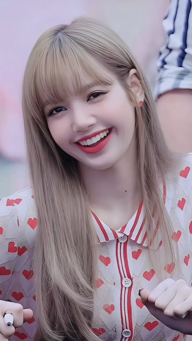 Ảnh Lisa Với Nét Đẹp Tự Nhiên Và Thần Thái Nổi Bật