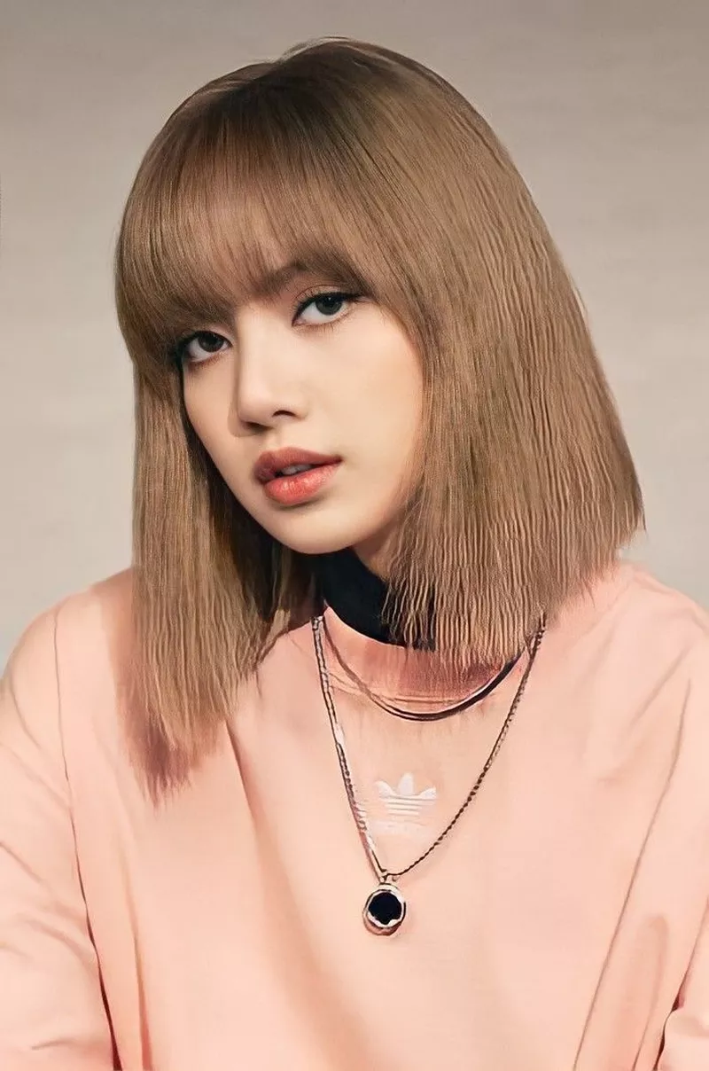 Ảnh Lisa Với Phong Cách Nữ Tính Pha Chất Cá Tính
