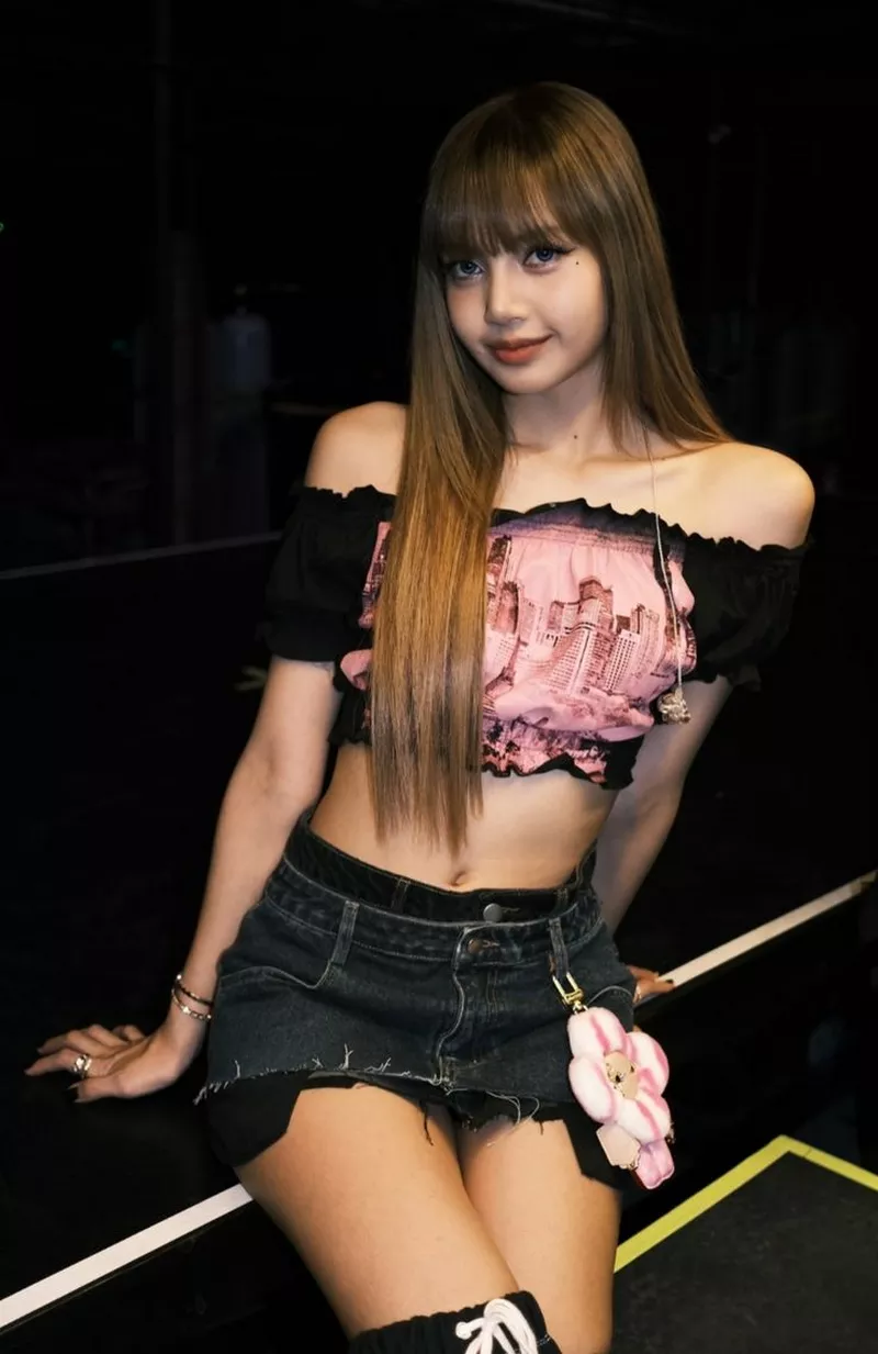 Ảnh Lisa Với Thần Thái Tự Tin Và Đầy Khí Chất