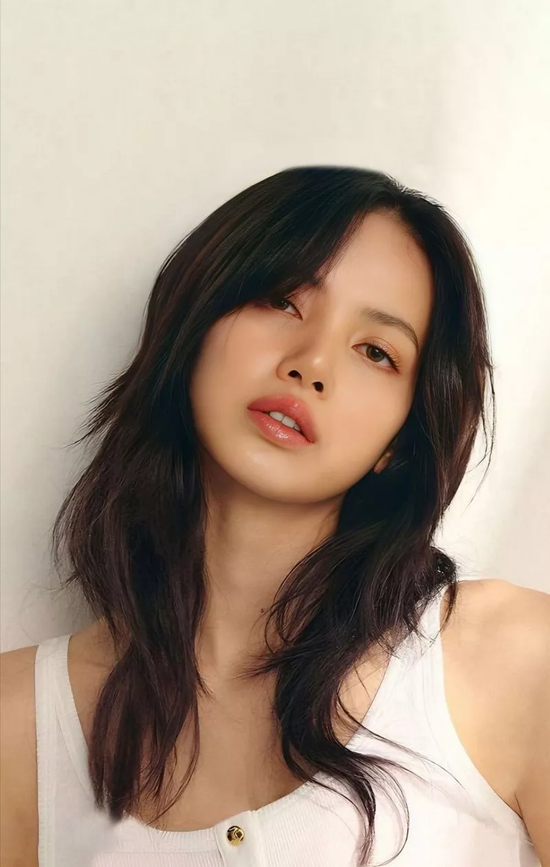 Ảnh Lisa Với Vẻ Ngoài Rạng Rỡ Và Đầy Sức Hút