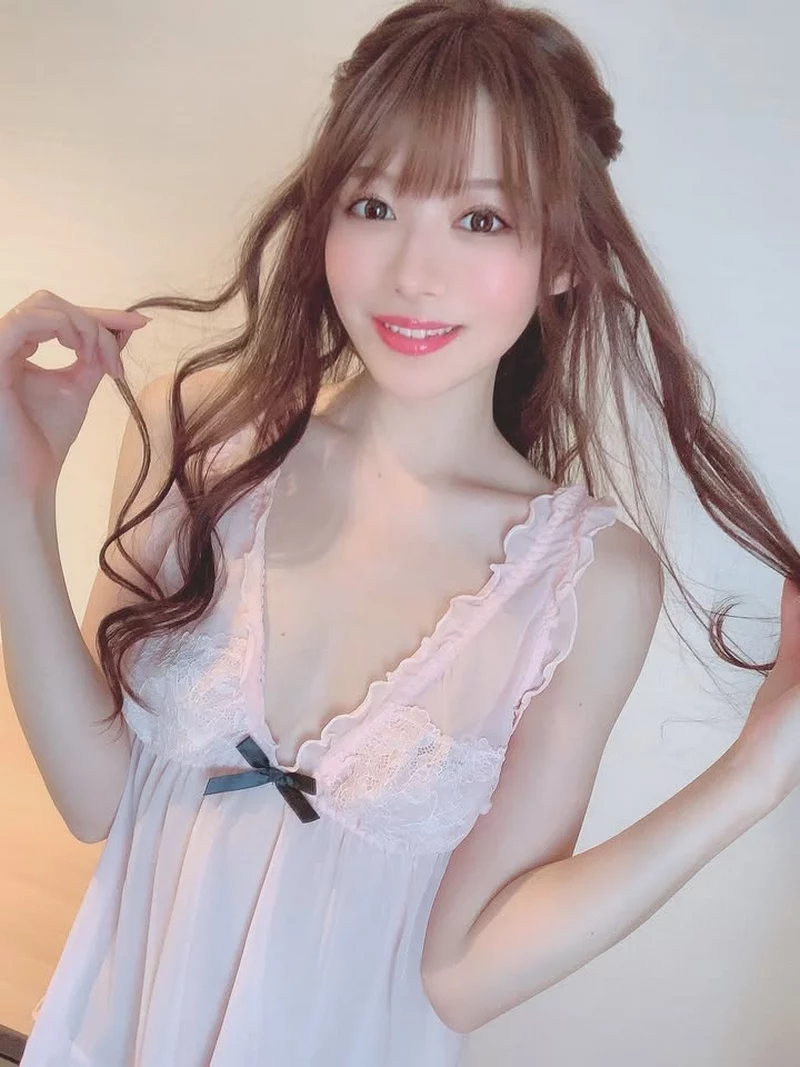 Ảnh Minami Aizawa Tạo Dáng Ngoài Trời Ảnh Minami Aizawa Tạo Dáng Ngoài Trời