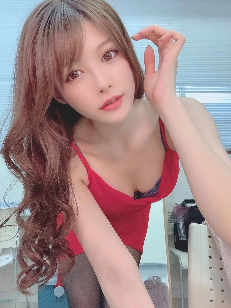 Ảnh Minami Aizawa Với Mái Tóc Dài Nữ Tính Ảnh Minami Aizawa Với Mái Tóc Dài Nữ Tính
