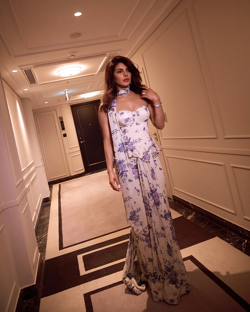 Ảnh Priyanka Chopra Jonas Trong Bộ Váy Dạ Hội Sang Trọng Ảnh Priyanka Chopra Jonas Trong Bộ Váy Dạ Hội Sang Trọng