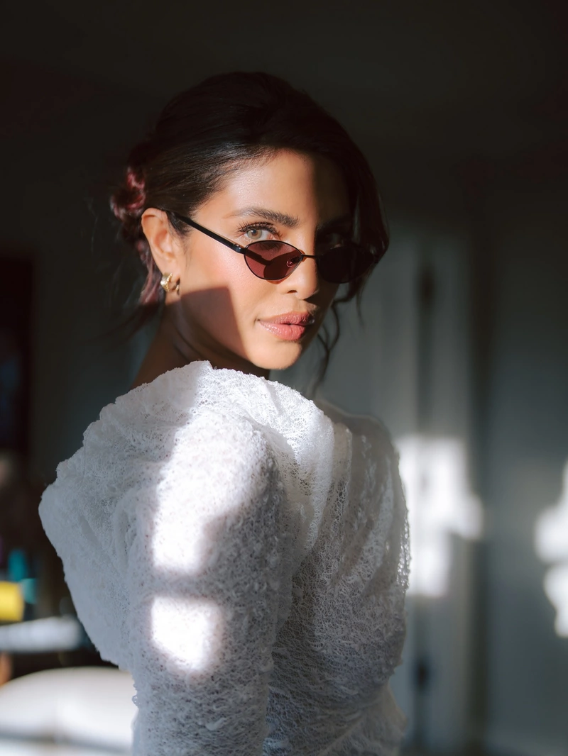 Ảnh Priyanka Chopra Jonas Trong Trang Phục Cá Tính Và Nổi Bật Ảnh Priyanka Chopra Jonas Trong Trang Phục Cá Tính Và Nổi Bật