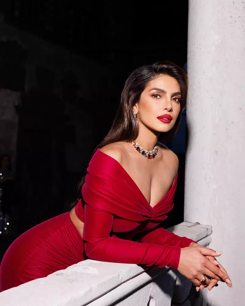 Ảnh Priyanka Chopra Jonas Trong Trang Phục Thanh Lịch Và Quyến Rũ Ảnh Priyanka Chopra Jonas Trong Trang Phục Thanh Lịch Và Quyến Rũ