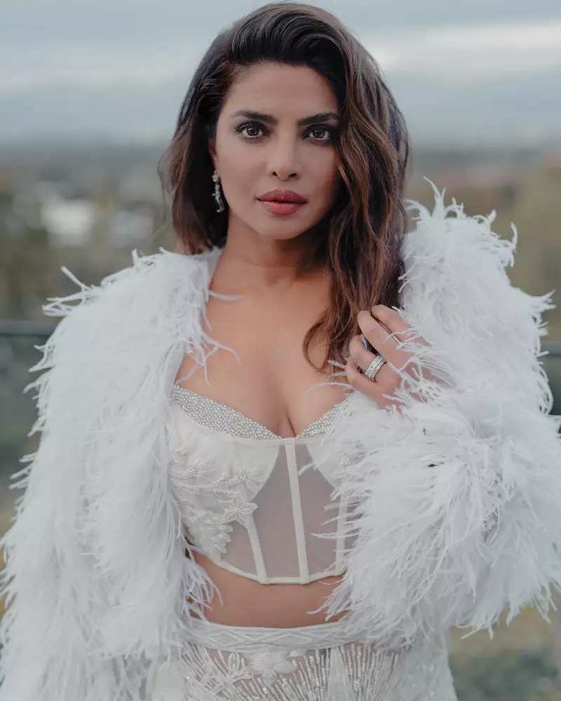 Ảnh Priyanka Chopra Jonas Với Nụ Cười Rạng Rỡ Và Duyên Dáng Ảnh Priyanka Chopra Jonas Với Nụ Cười Rạng Rỡ Và Duyên Dáng