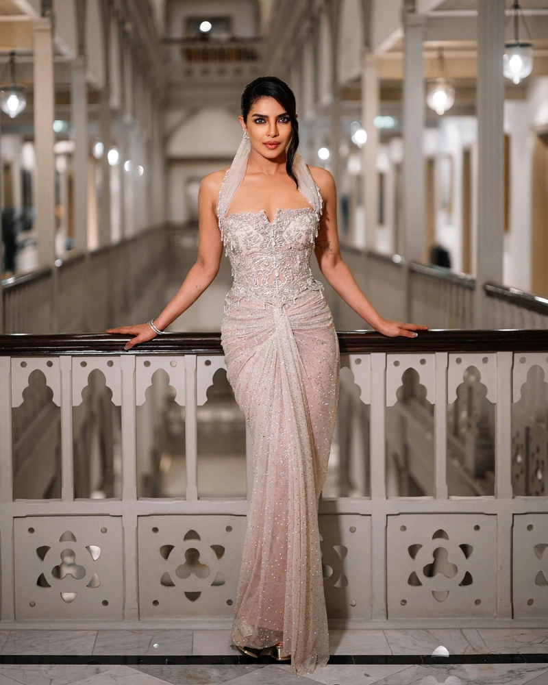 Ảnh Priyanka Chopra Jonas Với Outfit Cá Tính Và Thời Thượng Ảnh Priyanka Chopra Jonas Với Outfit Cá Tính Và Thời Thượng