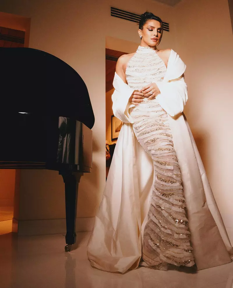 Ảnh Priyanka Chopra Jonas Với Phong Cách Nữ Tính Và Hiện Đại Ảnh Priyanka Chopra Jonas Với Phong Cách Nữ Tính Và Hiện Đại