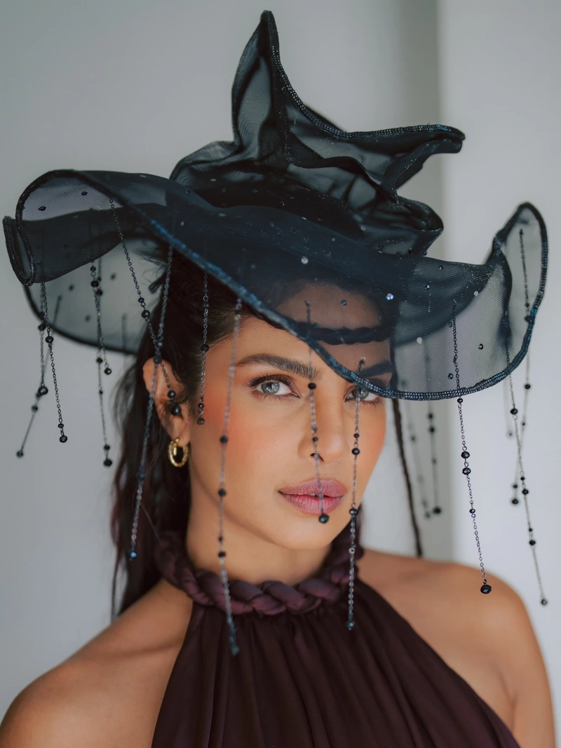 Ảnh Priyanka Chopra Jonas Với Vẻ Đẹp Nữ Tính Và Đầy Sức Hút Ảnh Priyanka Chopra Jonas Với Vẻ Đẹp Nữ Tính Và Đầy Sức Hút