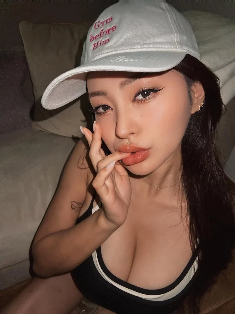 Ảnh Rae Lil Black Với Phong Cách Thời Trang Cá Tính Ảnh Rae Lil Black Với Phong Cách Thời Trang Cá Tính