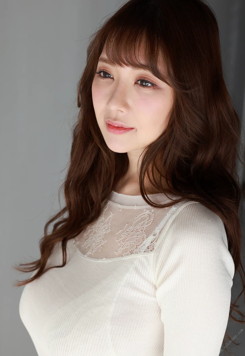 Ảnh Rara Anzai Trong Outfit Nữ Tính Và Thời Thượng Ảnh Rara Anzai Trong Outfit Nữ Tính Và Thời Thượng