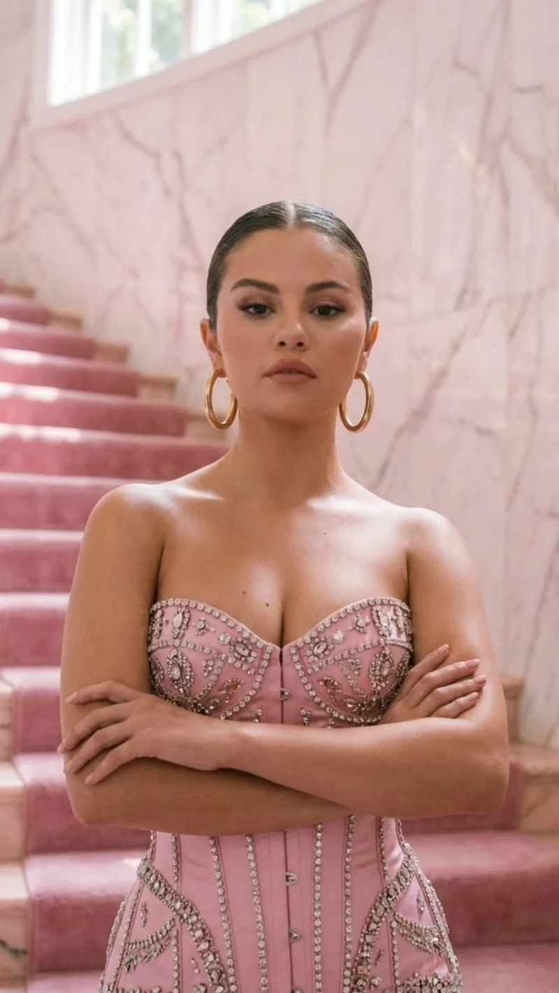 Ảnh Selena Gomez Trong Trang Phục Cá Tính Và Nổi Bật Ảnh Selena Gomez Trong Trang Phục Cá Tính Và Nổi Bật