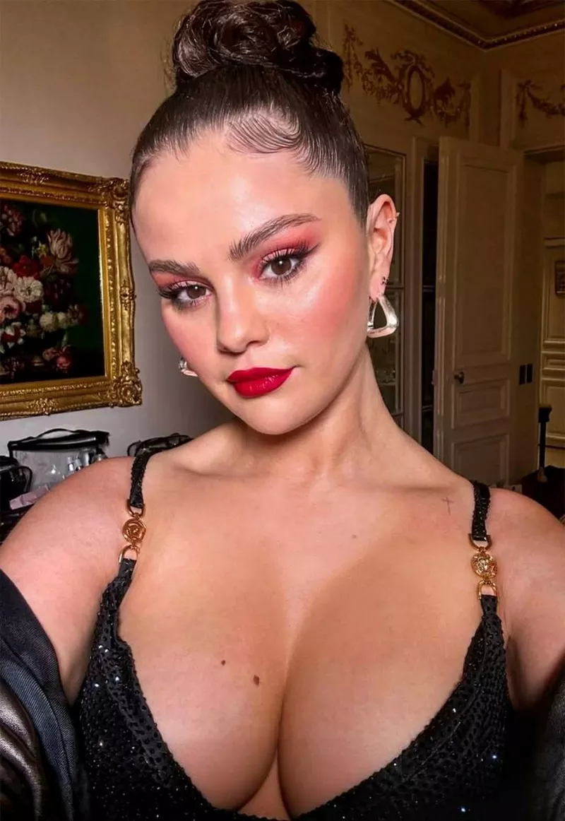 Ảnh Selena Gomez Với Phong Cách Thời Trang Cá Tính Ảnh Selena Gomez Với Phong Cách Thời Trang Cá Tính