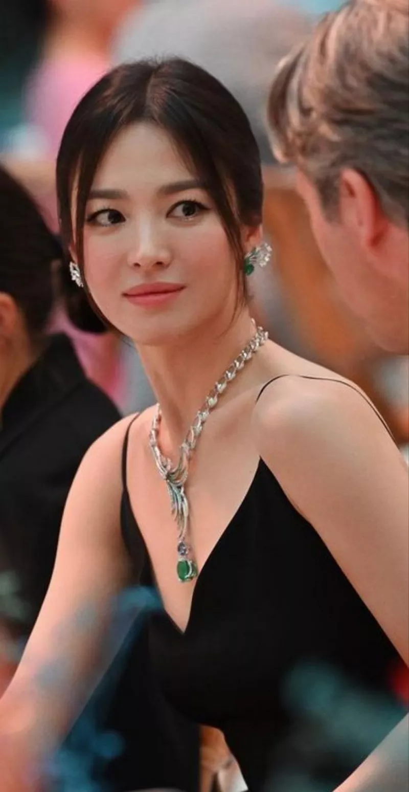 Ảnh Song Hye kyo Tạo Dáng Trong Không Gian Sang Trọng Và Hiện Đại Ảnh Song Hye kyo Tạo Dáng Trong Không Gian Sang Trọng Và Hiện Đại