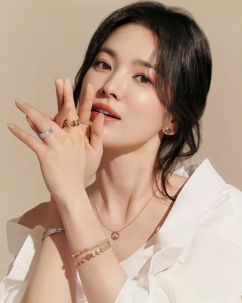 Ảnh Song Hye kyo Tỏa Sáng Trước Ống Kính Với Vẻ Đẹp Tự Nhiên Ảnh Song Hye kyo Tỏa Sáng Trước Ống Kính Với Vẻ Đẹp Tự Nhiên