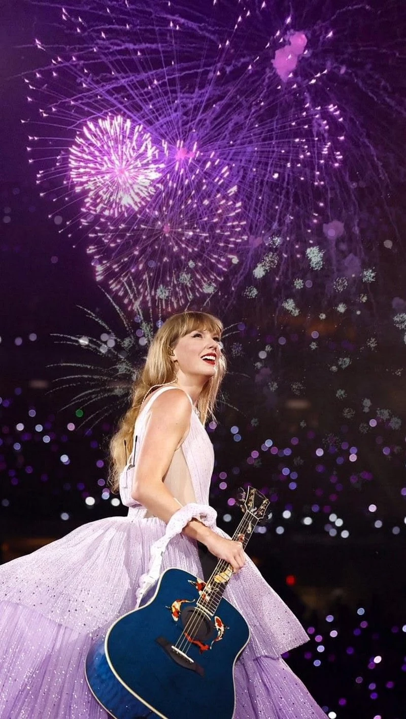Ảnh Taylor Swift Tạo Dáng Bên Hoa Ảnh Taylor Swift Tạo Dáng Bên Hoa