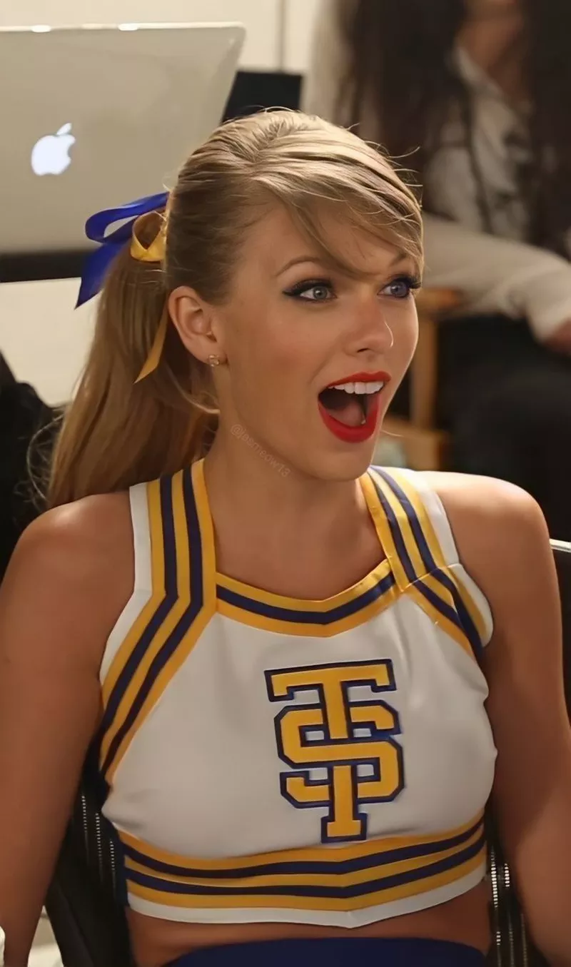 Ảnh Taylor Swift Tạo Dáng Đầy Cuốn Hút Ảnh Taylor Swift Tạo Dáng Đầy Cuốn Hút