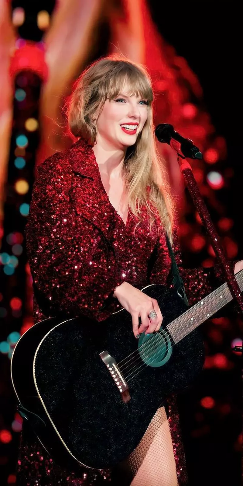 Ảnh Taylor Swift Với Góc Chụp Cận Mặt Ấn Tượng Ảnh Taylor Swift Với Góc Chụp Cận Mặt Ấn Tượng