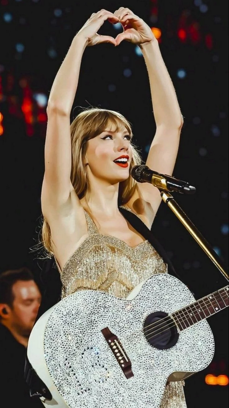 Ảnh Taylor Swift Với Góc Chụp Đầy Nghệ Thuật Ảnh Taylor Swift Với Góc Chụp Đầy Nghệ Thuật