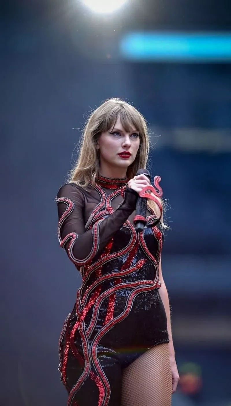 Ảnh Taylor Swift Với Nụ Cười Rạng Rỡ Ảnh Taylor Swift Với Nụ Cười Rạng Rỡ