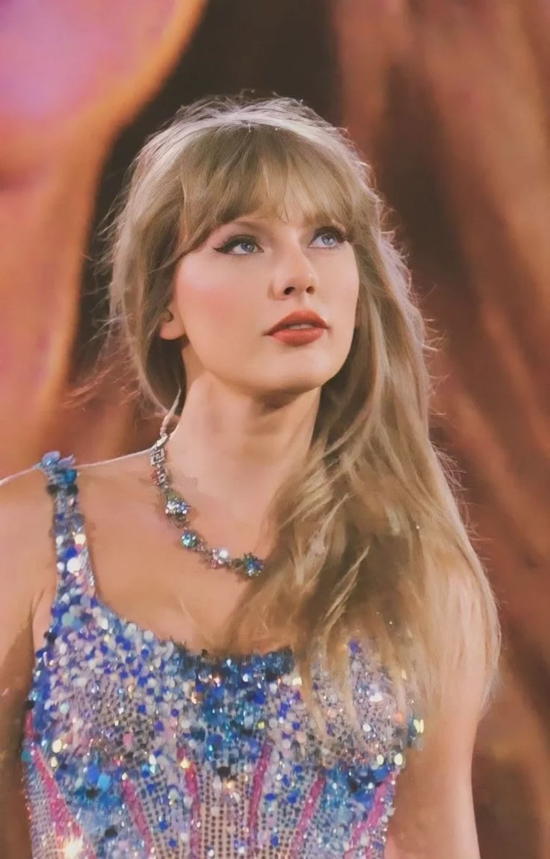 Ảnh Taylor Swift Với Phong Cách Sang Trọng Ảnh Taylor Swift Với Phong Cách Sang Trọng