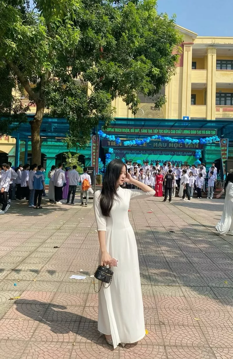 Ảnh gái xinh lớp 10 trong không gian học tập Ảnh gái xinh lớp 10 trong không gian học tập