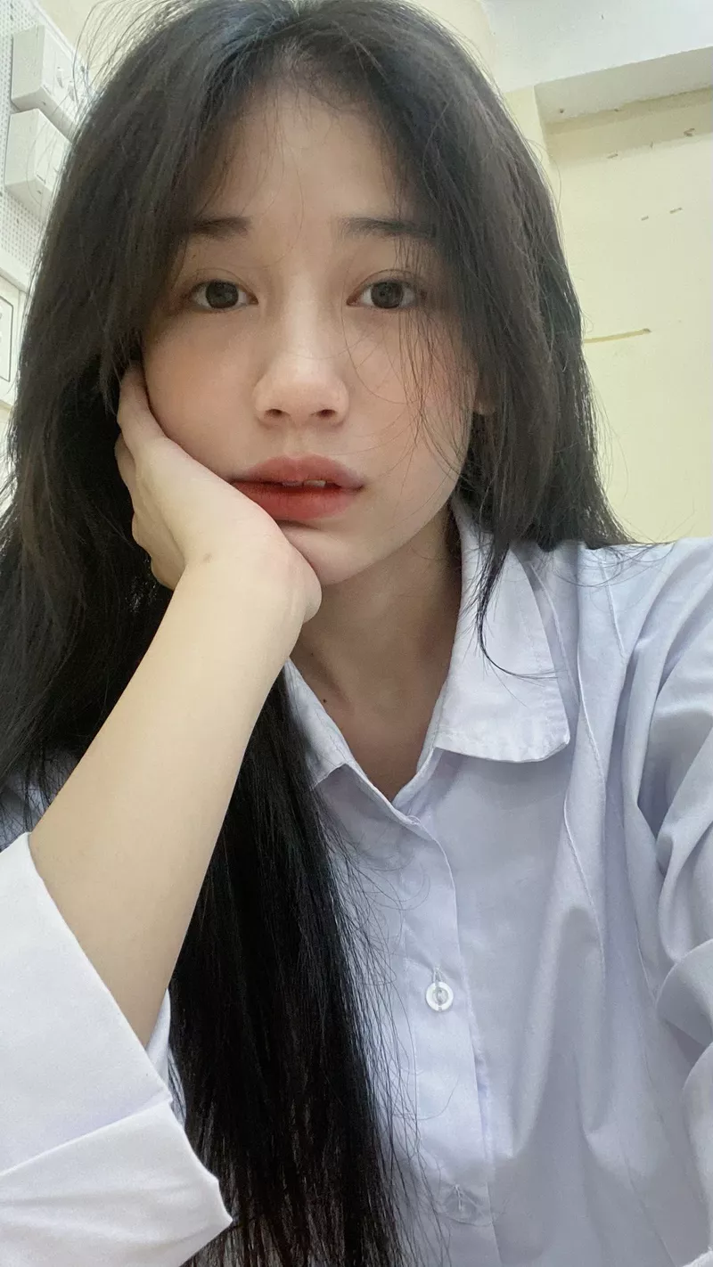 Ảnh gái xinh lớp 10 trong khuôn viên trường Ảnh gái xinh lớp 10 trong khuôn viên trường