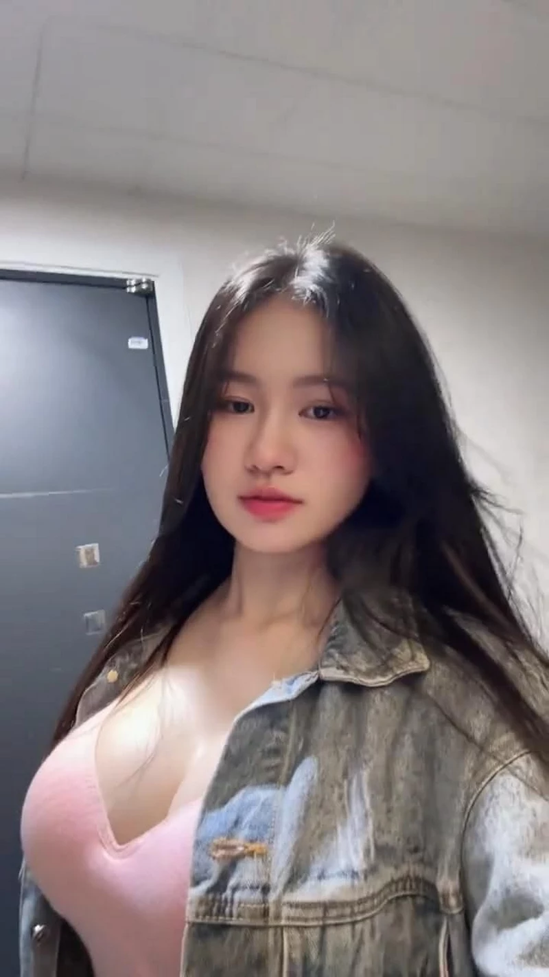 Ảnh gái xinh vú to trong những khoảnh khắc đầy cuốn hút Ảnh gái xinh vú to trong những khoảnh khắc đầy cuốn hút