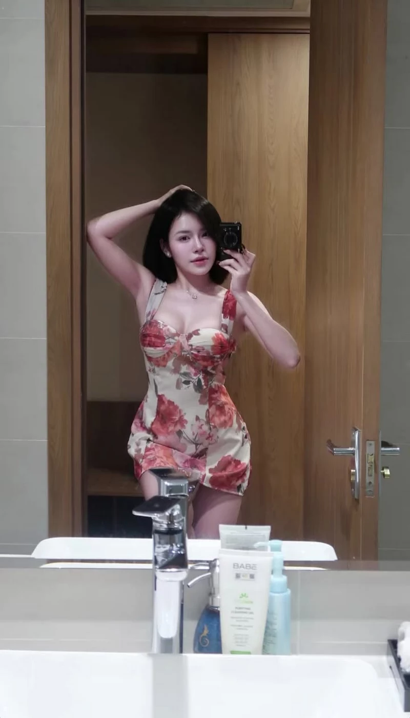 Ảnh gái xinh vú to trong phong cách sang chảnh Ảnh gái xinh vú to trong phong cách sang chảnh