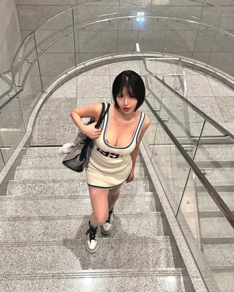 Gái Xinh Có Tâm Hồn To Và Tròn Trong Không Gian Sang Trọng Gái Xinh Có Tâm Hồn To Và Tròn Trong Không Gian Sang Trọng