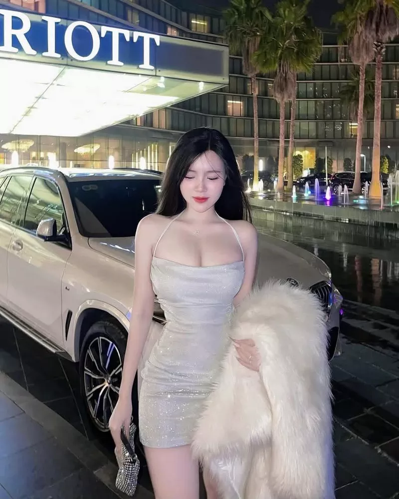 Gái Xinh Có Tâm Hồn To Và Tròn Với Outfit Nổi Bật Gái Xinh Có Tâm Hồn To Và Tròn Với Outfit Nổi Bật