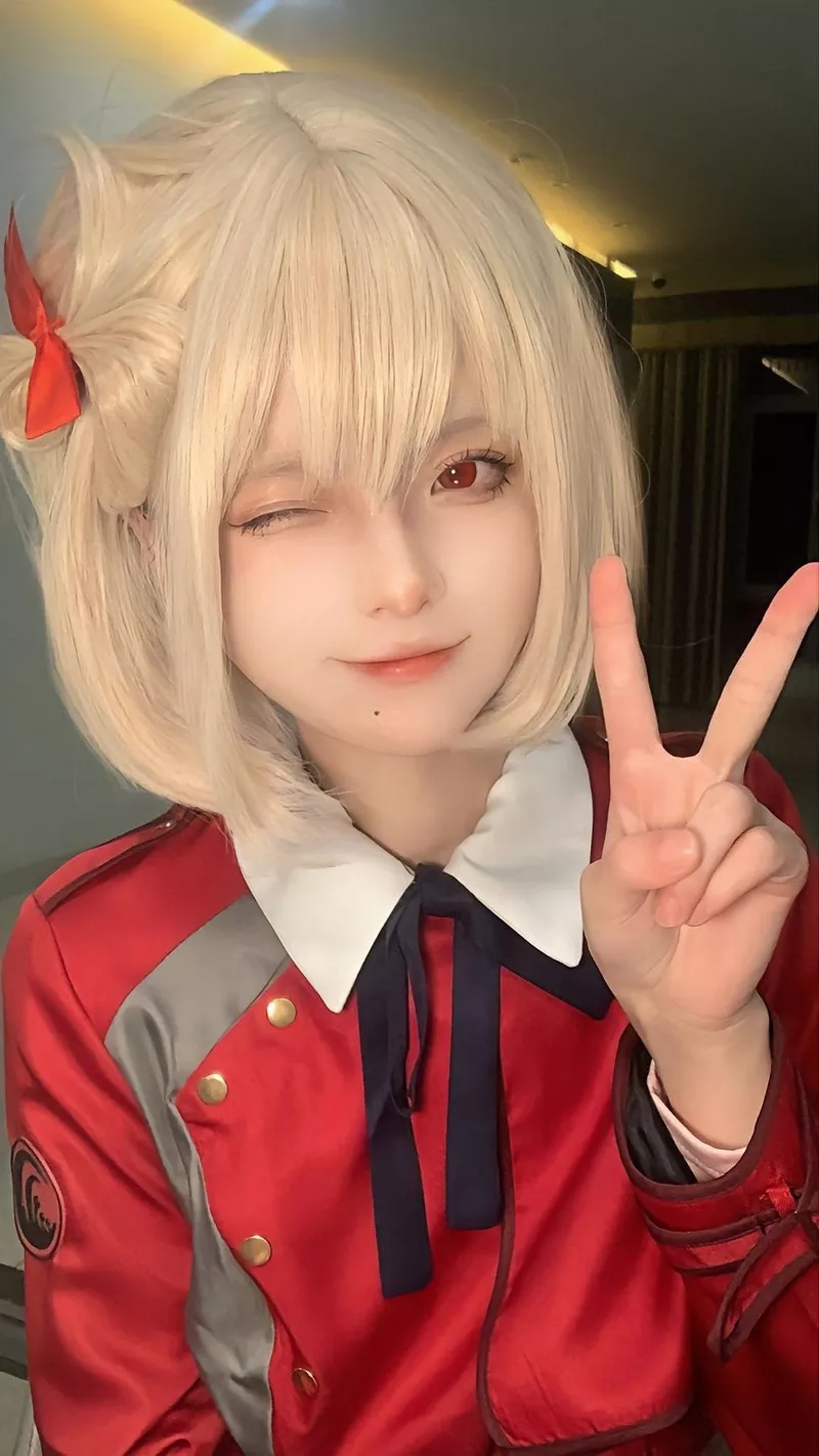 Gái Xinh Cosplay Anime Tạo Dáng Cùng Phụ Kiện Nhân Vật Gái Xinh Cosplay Anime Tạo Dáng Cùng Phụ Kiện Nhân Vật