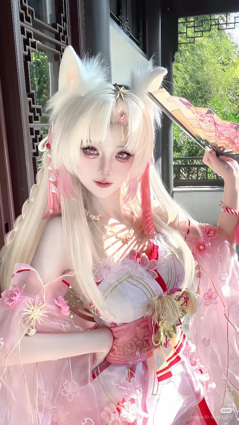 Gái Xinh Cosplay Liên Quân Trong Bộ Trang Phục Thời Thượng Gái Xinh Cosplay Liên Quân Trong Bộ Trang Phục Thời Thượng