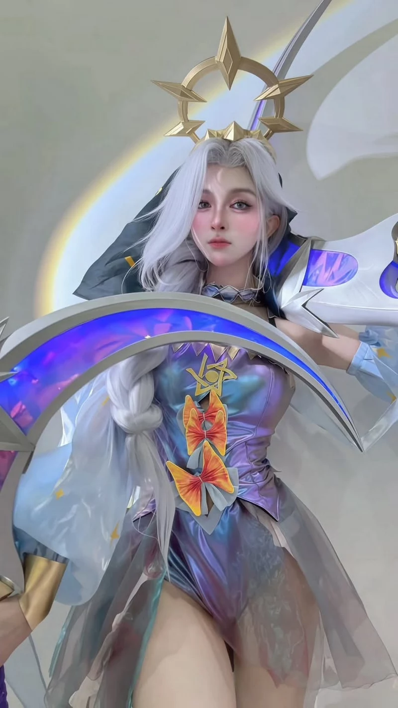 Gái Xinh Cosplay Liên Quân Trong Không Gian Đầy Ánh Sáng Gái Xinh Cosplay Liên Quân Trong Không Gian Đầy Ánh Sáng