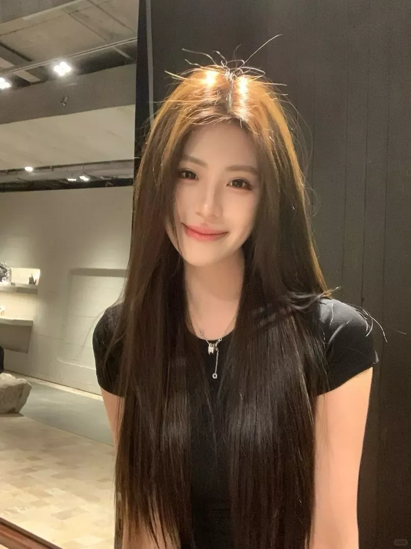 Gái Xinh Douyin Tạo Dáng Trong Những Bộ Váy Thời Thượng Gái Xinh Douyin Tạo Dáng Trong Những Bộ Váy Thời Thượng