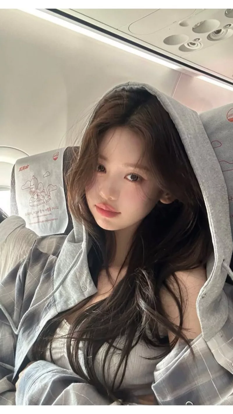 Gái Xinh Douyin Trong Không Gian Quán Cà Phê Đầy Lãng Mạn Gái Xinh Douyin Trong Không Gian Quán Cà Phê Đầy Lãng Mạn