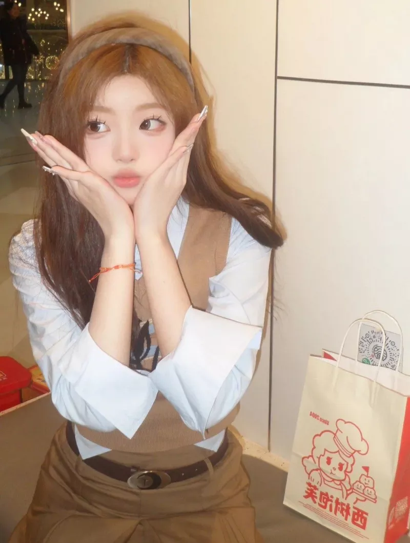 Gái Xinh Douyin Với Nụ Cười Rạng Rỡ Và Đầy Duyên Dáng Gái Xinh Douyin Với Nụ Cười Rạng Rỡ Và Đầy Duyên Dáng