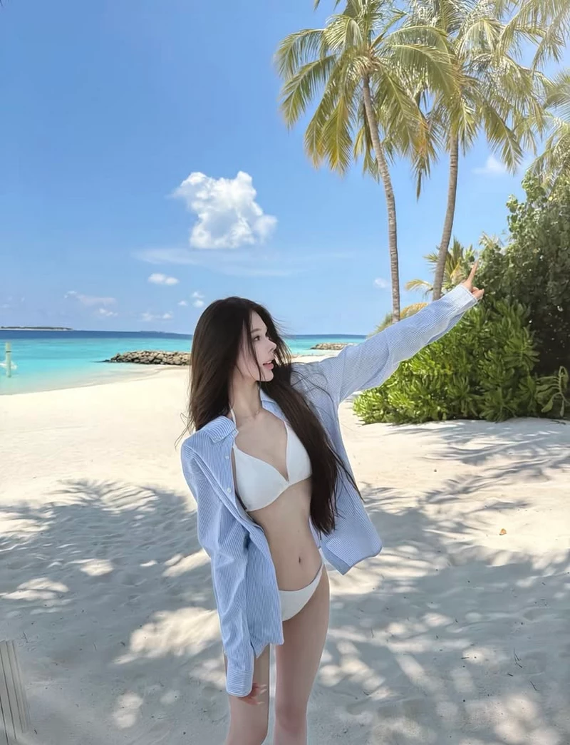 Gái Xinh Mặc Bikini Đi Biển Trong Không Gian Nhiệt Đới Gái Xinh Mặc Bikini Đi Biển Trong Không Gian Nhiệt Đới