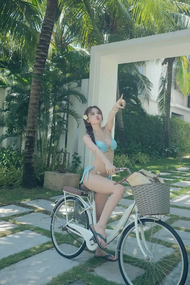 Gái Xinh Mặc Bikini Đi Biển Với Trang Phục Mùa Hè Nổi Bật Gái Xinh Mặc Bikini Đi Biển Với Trang Phục Mùa Hè Nổi Bật