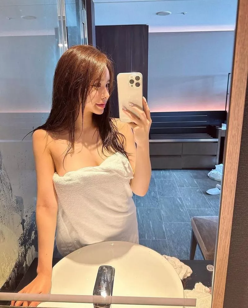 Gái Xinh Mặc Đồ Ngủ Với Phong Cách Nữ Tính Và Dịu Dàng Gái Xinh Mặc Đồ Ngủ Với Phong Cách Nữ Tính Và Dịu Dàng