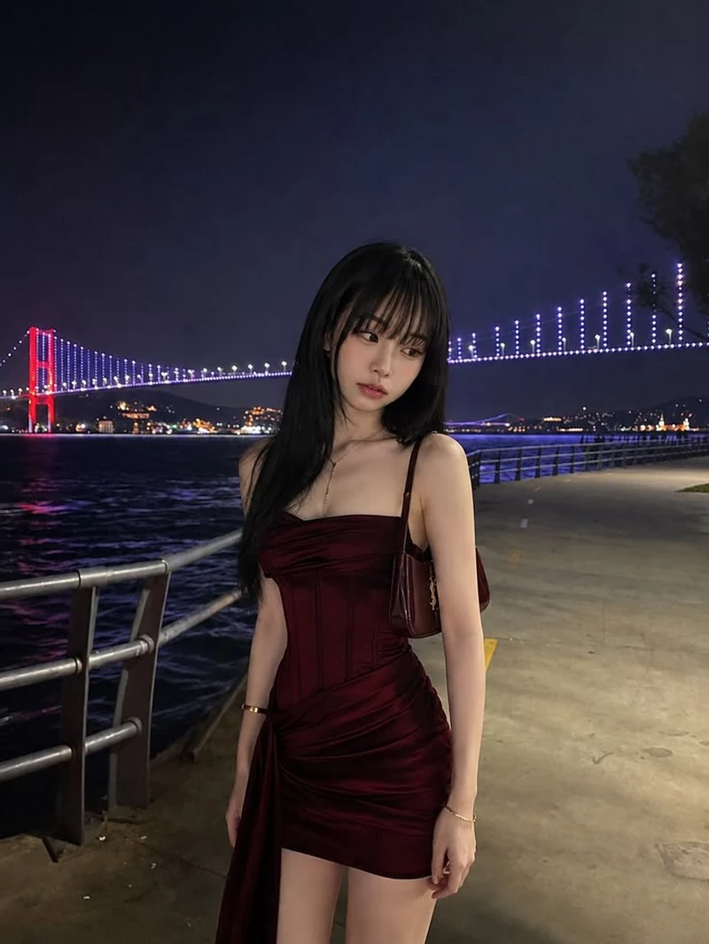 Gái Xinh Trung Quốc Mặc Váy Ngắn Tạo Dáng Trước Gương Gái Xinh Trung Quốc Mặc Váy Ngắn Tạo Dáng Trước Gương